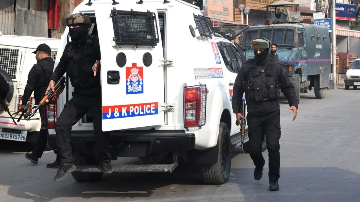 नशे के सौदागर की संपत्ति पर पुलिस का शिकंजा, शोपियां में 16.77 लाख रुपये का मकान अटैच