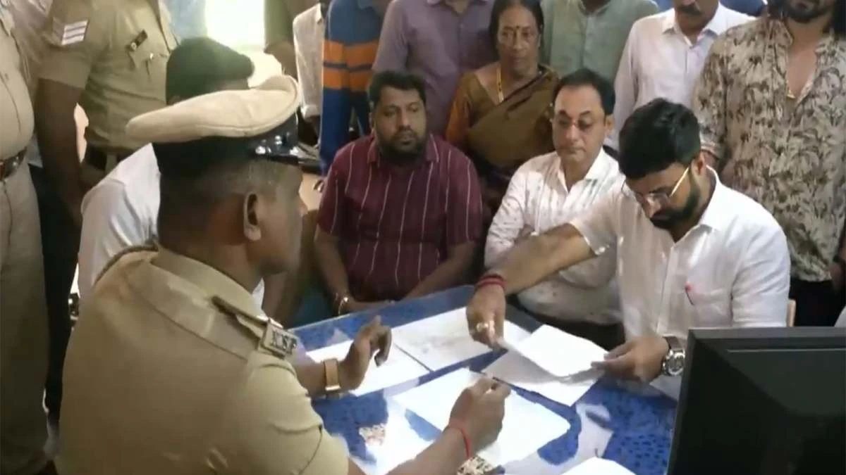 कर्नाटक में सोनिया गांधी के खिलाफ भाजपा नेताओं की शिकायत, ‘वंदे मातरम’ को लेकर कार्रवाई की मांग