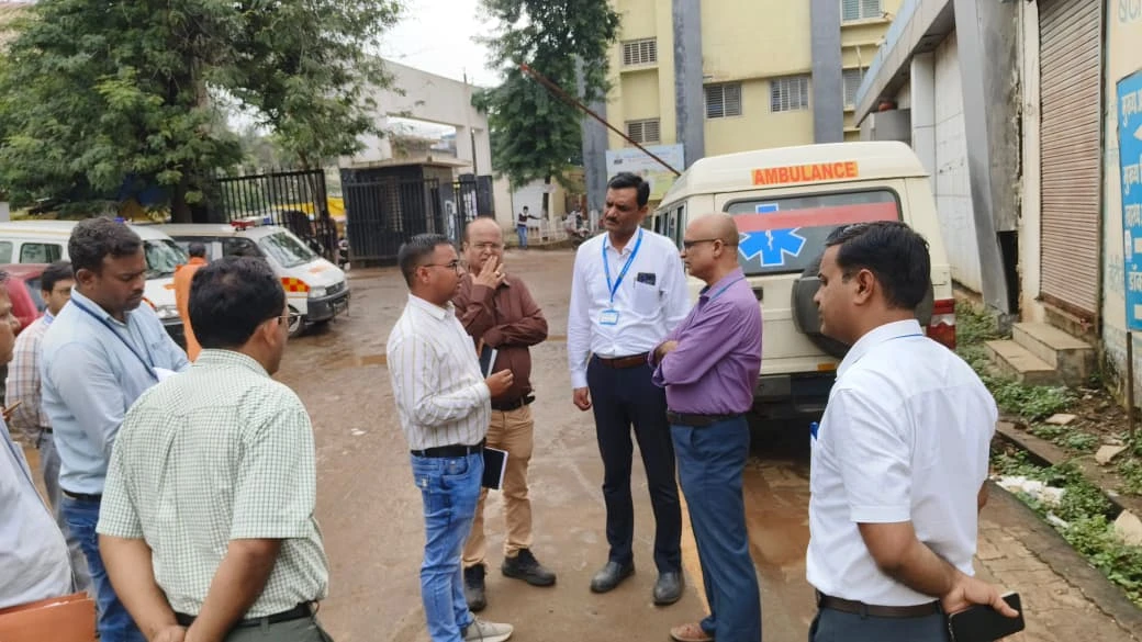 गुना में स्वास्थ्य सेवाओं का डिजिटल विस्तार, आयुक्त ने पेपरलेस ओपीडी और अस्पताल व्यवस्थाओं का किया निरीक्षण