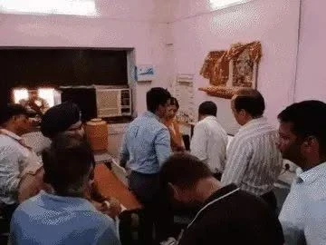 कानपुर आरटीओ में छापा: दीवार फांदकर भागे दलाल, अवैध दुकानों के शटर गिरे; बाबू की जेब से मिला एक लाख रुपये कैश