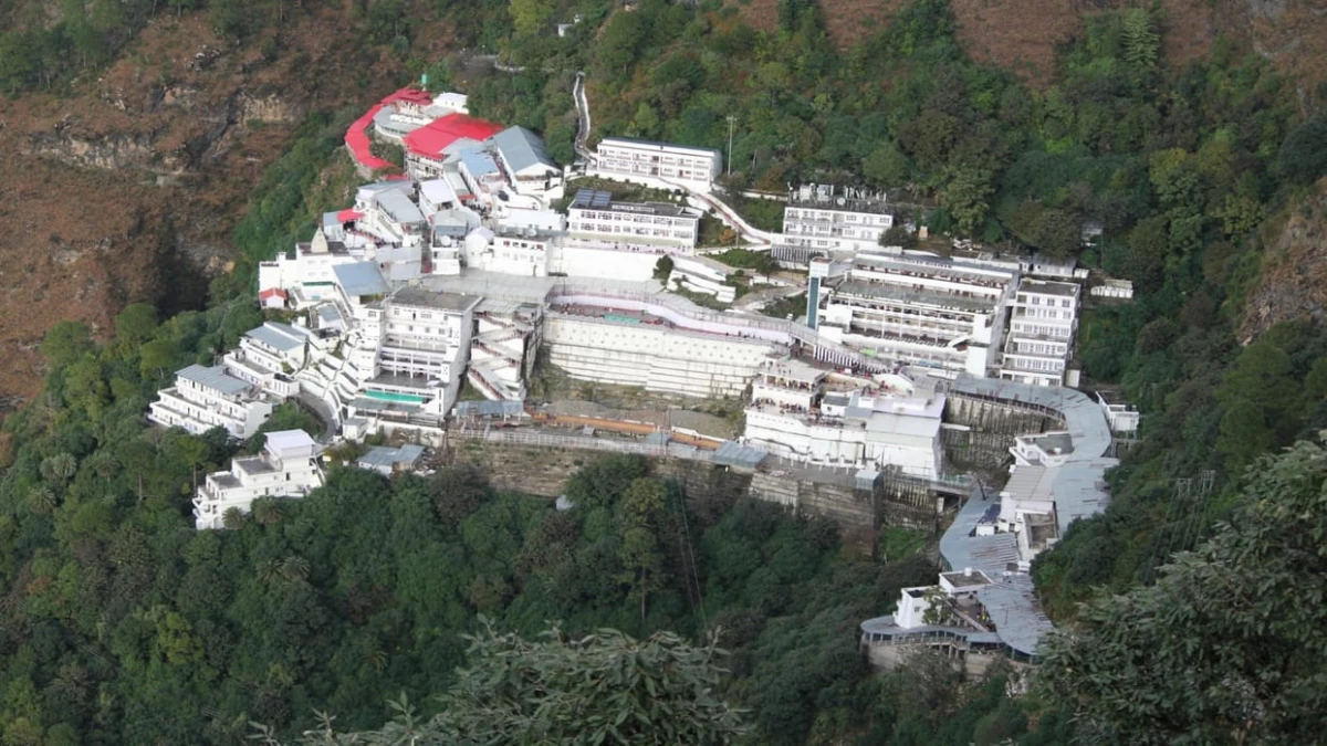 वैष्णो देवी में बैटरी कार सेवा फिर शुरू, रोजाना 16 से 21 हजार श्रद्धालु पहुंच रहे मां के दरबार