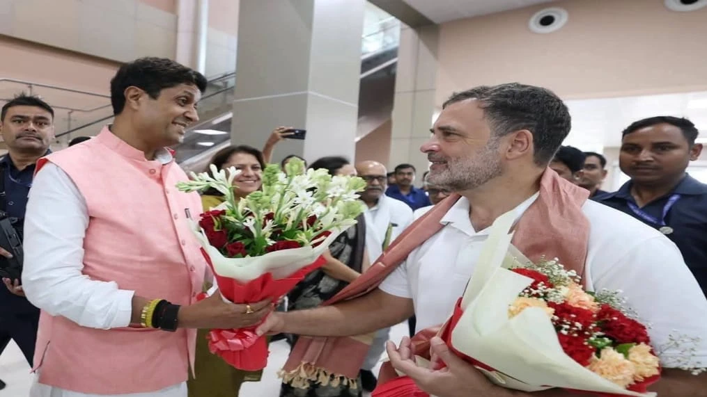 प्रयागराज पहुंचे राहुल गांधी, शाम छह बजे छात्रों से करेंगे संवाद
