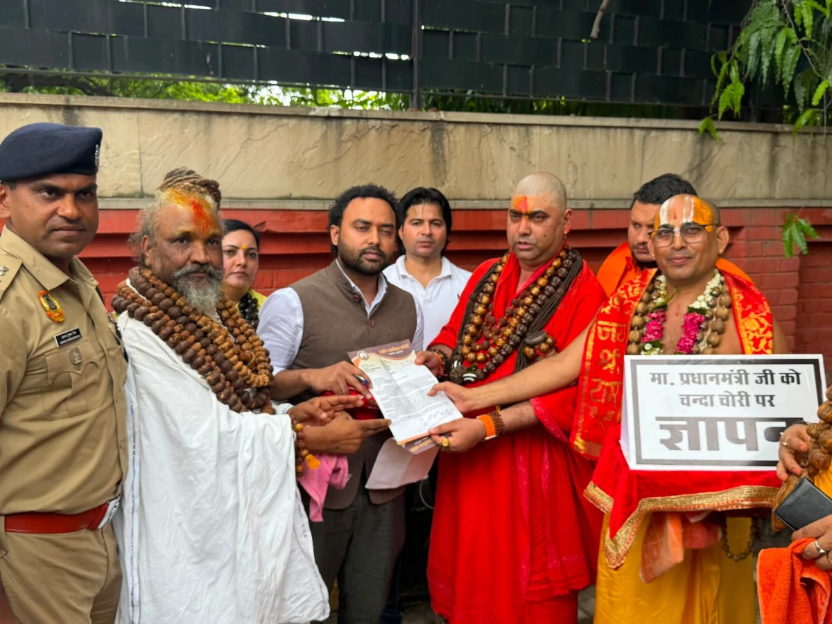 श्रीराम मंदिर चंदा गबन के आरोपों की निष्पक्ष जांच की मांग, संत समाज ने कलेक्टर को सौंपा ज्ञापन