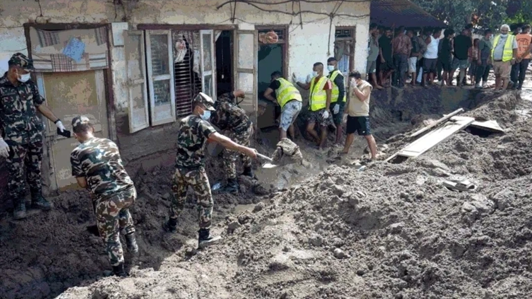 नेपाल में तबाही के बीच 61 श्रद्धालु लापता, 600 से ज्यादा मौतें; मलबे में जिंदगी की तलाश जारी