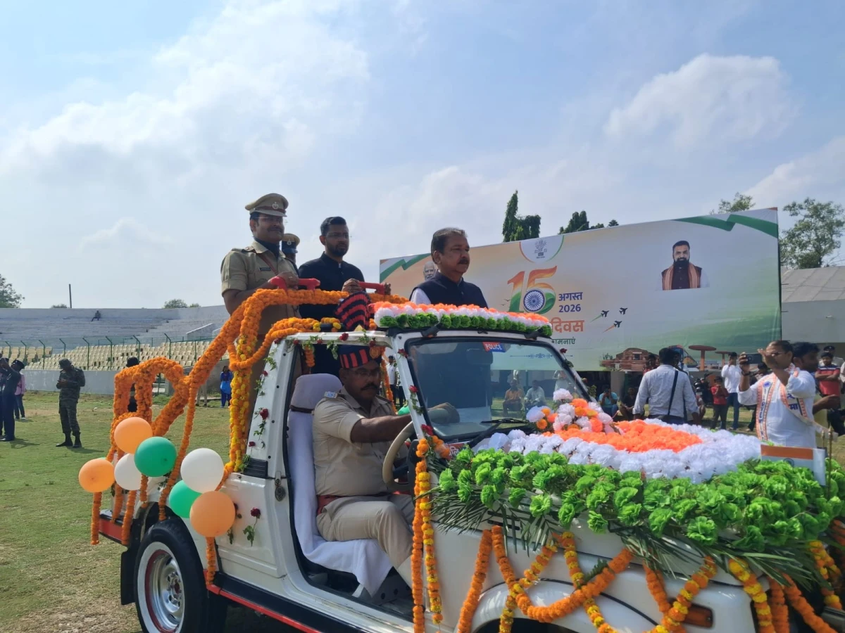 शान से फहराया तिरंगा, प्रभारी मंत्री बोले - मुजफ्फरपुर लगातार विकास के पथ पर अग्रसर है