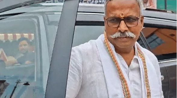 राम मंदिर चढ़ावा चोरी प्रकरण के बीच अयोध्या लौटे गोपाल राव, रामलला के दर्शन के बाद चंपत राय से मुलाकात