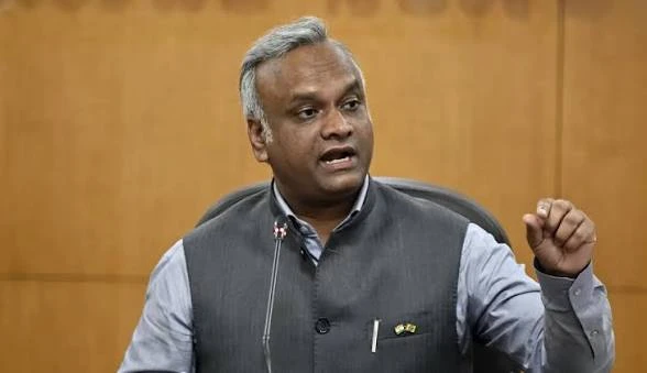 प्रियांक खरगे का RSS पर निशाना, पूछा- ‘संघ ने तिरंगे की जगह भगवा ध्वज क्यों चुना?’