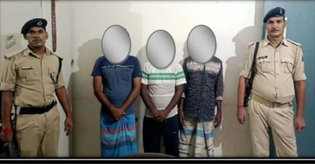 FOUR ACCUSED ARRESTED, SI SUSPENDED