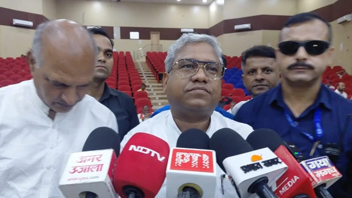 बिहार राजनीति: ‘पहले चिराग इस्तीफा दें, हम पीछे-पीछे चलेंगे’, आरक्षण विवाद पर संतोष सुमन का पलटवार