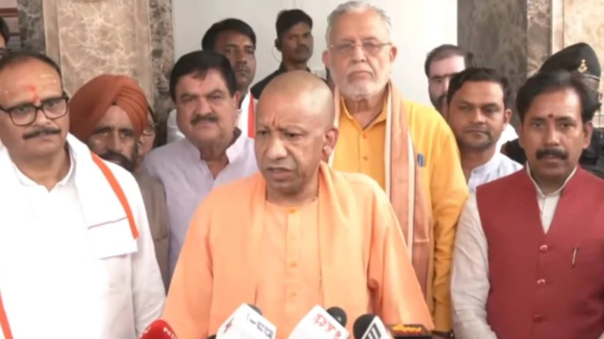 राम मंदिर चढ़ावा प्रकरण पर सीएम योगी का विपक्ष पर हमला, बोले- साधु-संत दोषी नहीं, सनातन का अपमान कर रहे हैं विपक्षी दल