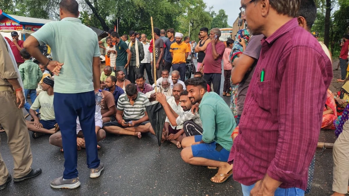 चित्रकूट में भारी बारिश से 150 घरों में घुसा पानी, नाराज ग्रामीणों ने सुबह हाईवे किया जाम