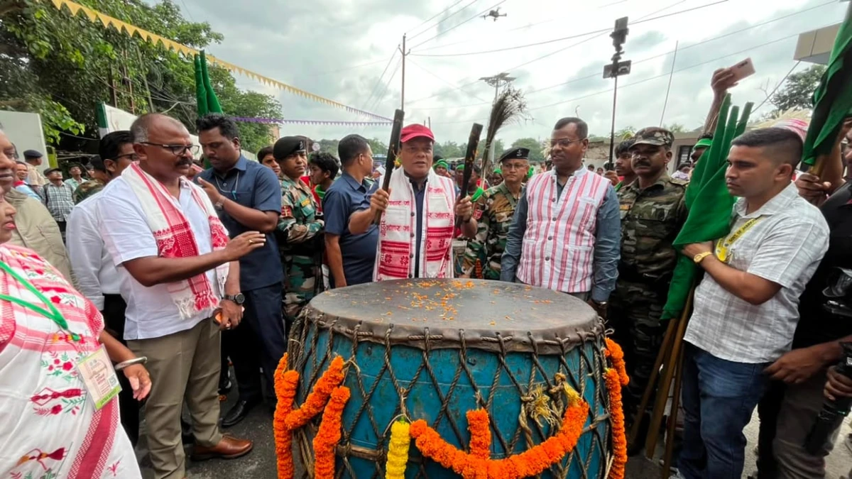 झारखंड: रांची में गूंजा वीर बिरसा मुंडा का जयघोष, 10 हजार कलाकारों के साथ निकली भव्य जतरा