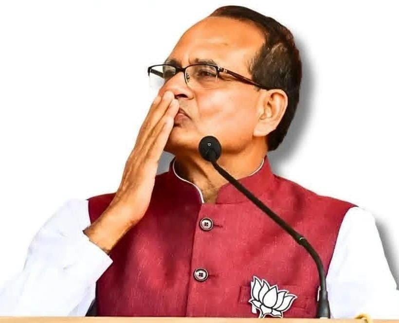 शिवराज पर ‘40 घोटालों’ के आरोप, रिटायर्ड IFS ने EOW में 57 पन्नों की शिकायत सौंपी