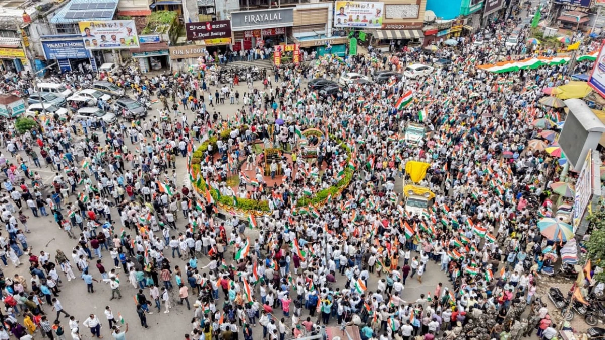 तिरंगा यात्रा निकाल छात्रों ने बुलंद की आवाज, 20 अगस्त को सीएम आवास घेरने का ऐलान; भर्ती परीक्षाएं रद्द करने की मांग