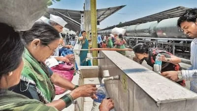 रेल यात्रियों की सेहत से खिलवाड़! CAG रिपोर्ट में स्टेशनों के पेयजल में E. Coli मिलने का खुलासा