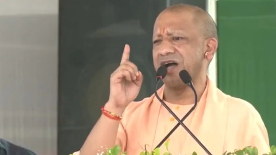 सीएम योगी का कांग्रेस-सपा पर हमला: बोले- एन्सेफलाइटिस बीमारी नहीं, बीमार मानसिकता थी