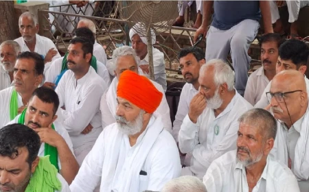 हिसार जीवन हत्याकांड: लघु सचिवालय धरने पर पहुंचे राकेश टिकैत, पीड़ित परिवार के समर्थन में उठाई आवाज