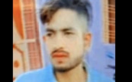 रेलवे ट्रैक किनारे मोबाइल पर बात करते समय हादसा: दो ट्रेनों की चपेट में आने से युवक की दर्दनाक मौत, परिवार में मातम