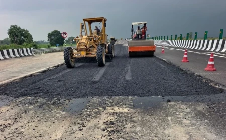 कानपुर-लखनऊ एक्सप्रेसवे पर फिर संकट, 10 जगह धंसी सड़क; जलभराव से दो लेन प्रभावित