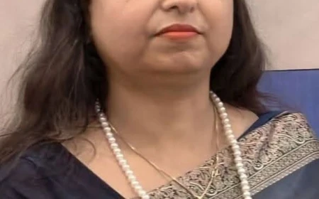 दो लाख रुपये रिश्वत और वॉशिंग मशीन लेते डीसीएलआर पकड़ी गईं, तस्वीर पर उठे भ्रष्टाचार को लेकर सवाल