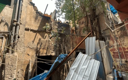 करोल बाग में पुरानी इमारत की दीवार गिरी, एक की मौत; तीन घायल, रेस्क्यू ऑपरेशन जारी