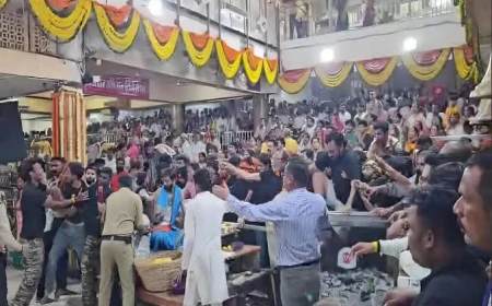 महाकाल मंदिर में बवाल: कांवड़ियों ने तोड़ी बैरिकेडिंग, गर्भगृह में घुसने की कोशिश; सुरक्षाकर्मी घायल