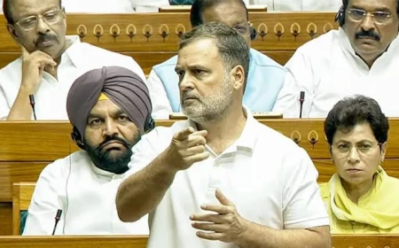 राहुल गांधी समेत विपक्ष का अमित शाह पर निशाना, संसद में बयान देने की उठी मांग
