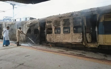 सिमरी बख्तियारपुर स्टेशन पर पैसेंजर ट्रेन के इंजन में भीषण आग, सभी यात्री सुरक्षित; कई ट्रेनें हुईं प्रभावित
