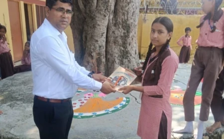 हर घर तिरंगा कार्यक्रम के अंतर्गत कस्तूरबा गांधी आवासीय बालिका विद्यालय सहपऊ में आयोजित हुई रंगोली प्रतियोगिता