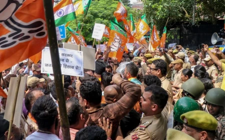 उमर सरकार के खिलाफ भाजपा का हल्लाबोल, रोजगार और विकास के मुद्दे पर जम्मू में प्रदर्शन