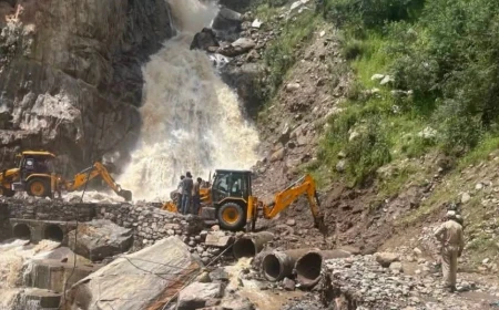 किश्तवाड़ में बारिश का कहर: फ्लैश फ्लड से मचैल मार्ग प्रभावित, यात्रियों की बढ़ी परेशानी