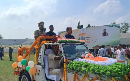 शान से फहराया तिरंगा, प्रभारी मंत्री बोले - मुजफ्फरपुर लगातार विकास के पथ पर अग्रसर है