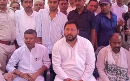 TEJASHWI YADAV MEETS FAMILY OF A DECEASED TO EXPRESSED CONDOLENCE