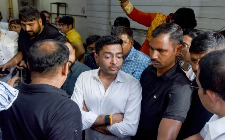 अभिषेक बनर्जी की बढ़ीं मुश्किलें, बिलबोर्ड विवाद में पुलिस ने भेजा नोटिस; अब तक 14 गिरफ्तार