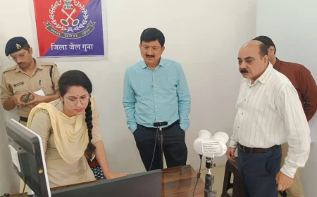 जिला जेल पहुंचकर कलेक्टर ने परखी व्यवस्थाएं, सुरक्षा से स्‍वास्‍थ्‍य सुविधाओं का किया निरीक्षण