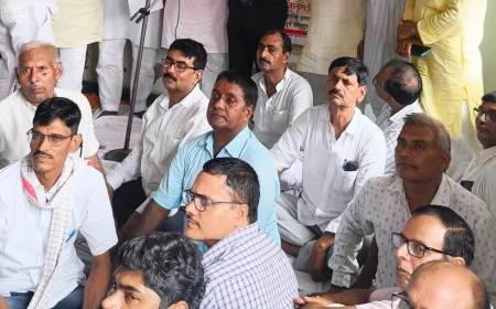 शिक्षकों का डीआईओएस कार्यालय पर प्रदर्शन, भ्रष्टाचार के खिलाफ खोला मोर्चा; 400 शिक्षकों ने दिया धरना