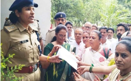 गुना विधायक पन्नालाल शाक्य के बयान पर विवाद, महिला कांग्रेस ने रैली निकालकर FIR की मांग की; विधायक बोले—‘बयान तोड़-मरोड़कर पेश किया’