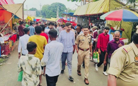 श्रावण मास के प्रथम सोमवार को सकाहा मंदिर पहुंचे डीएम-एसपी, पूजा-अर्चना के बाद परखी सुरक्षा व्यवस्था