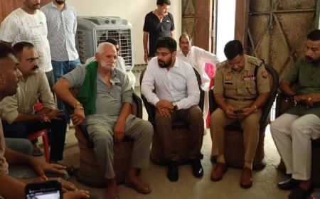 अंकित बालियान हत्याकांड: गांव पहुंचे डीएम और एसएसपी, बोले- हत्यारों के करीब पुलिस, जल्द होगी गिरफ्तारी