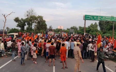 शाहजहांपुर में कार की टक्कर से कांवड़िये की मौत, दो घायल; गुस्साए श्रद्धालुओं ने हाईवे किया जाम