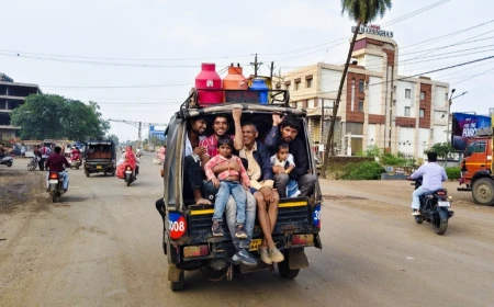 गुना में ओवरलोड टैक्सियों का खतरनाक सफर, क्षमता से ज्यादा सवारियां भरकर ग्रामीण रूटों पर दौड़ रहे वाहन