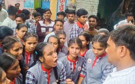 धरनावदा स्कूल में स्वतंत्रता दिवस पर फूटा छात्रों का आक्रोश, प्राचार्य पर धमकाने के गंभीर आरोप; वीडियो वायरल, जांच के आदेश
