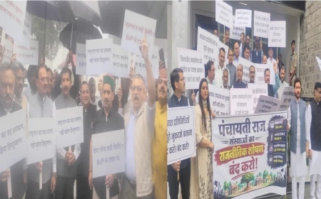 हिमाचल विधानसभा में सत्तापक्ष-विपक्ष आमने-सामने, तख्तियां लेकर किया प्रदर्शन