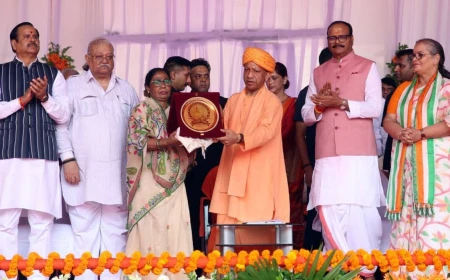 स्वतंत्रता दिवस पर सीएम योगी ने शहीदों के परिजनों को किया सम्मानित, वीरता और बलिदान को किया नमन