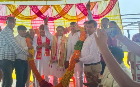 कछौना में भाजपा प्रभारी शंकर लाल लोधी का भव्य स्वागत, स्मृति चिन्ह व फरसा भेंट कर किया सम्मान