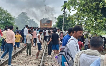 बदायूं में पैसेंजर ट्रेन के इंजन में लगी आग, लोको पायलट की सूझबूझ से टला बड़ा हादसा