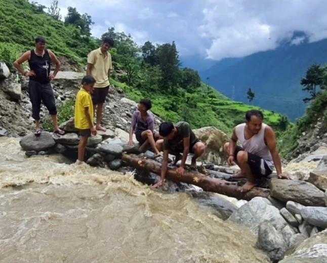 उत्तराखंड में बारिश का कहर: 85 सड़कें बंद, अलकनंदा-मंदाकिनी खतरे के निशान से ऊपर; पूरे प्रदेश में हाई अलर्ट