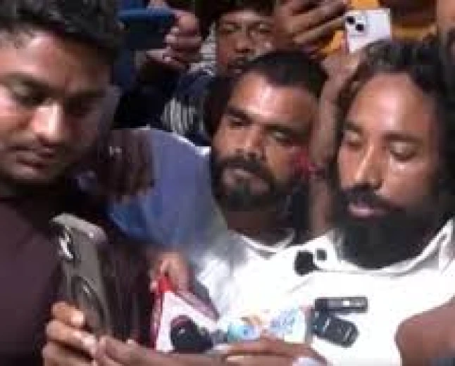 रांची: सोनम वांगचुक से वीडियो कॉल पर बातचीत के बाद छात्र नेता देवेंद्र नाथ महतो ने तोड़ा अनशन
