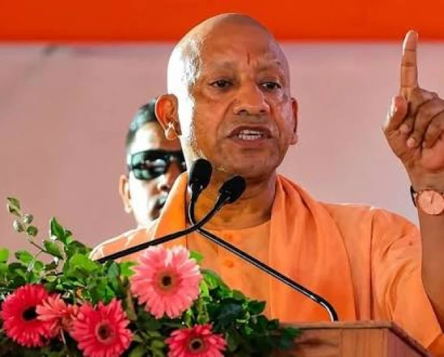 यूपी में चीनी की पर्याप्त उपलब्धता, सीएम योगी ने दिए गोदामों के सत्यापन के आदेश; जमाखोरी पर सख्ती
