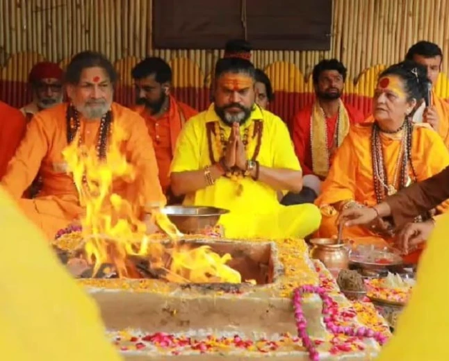 मथुरा में कारसेवा के ऐलान की तैयारी, चित्रगुप्त पीठ में हवन-यज्ञ शुरू; पुलिस अलर्ट